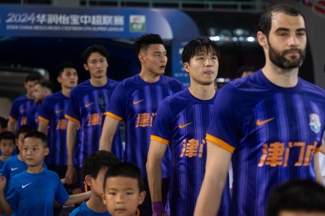 免费在线观看高清无插件赛事直播平台-津门虎集结先进行总结会 于洋丁海峰开导小队员